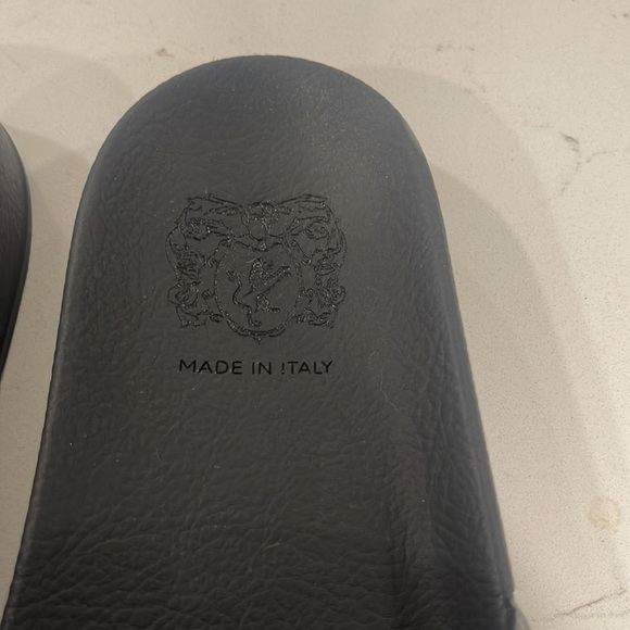 Bruno Magli  slides - Picture 3 of 5